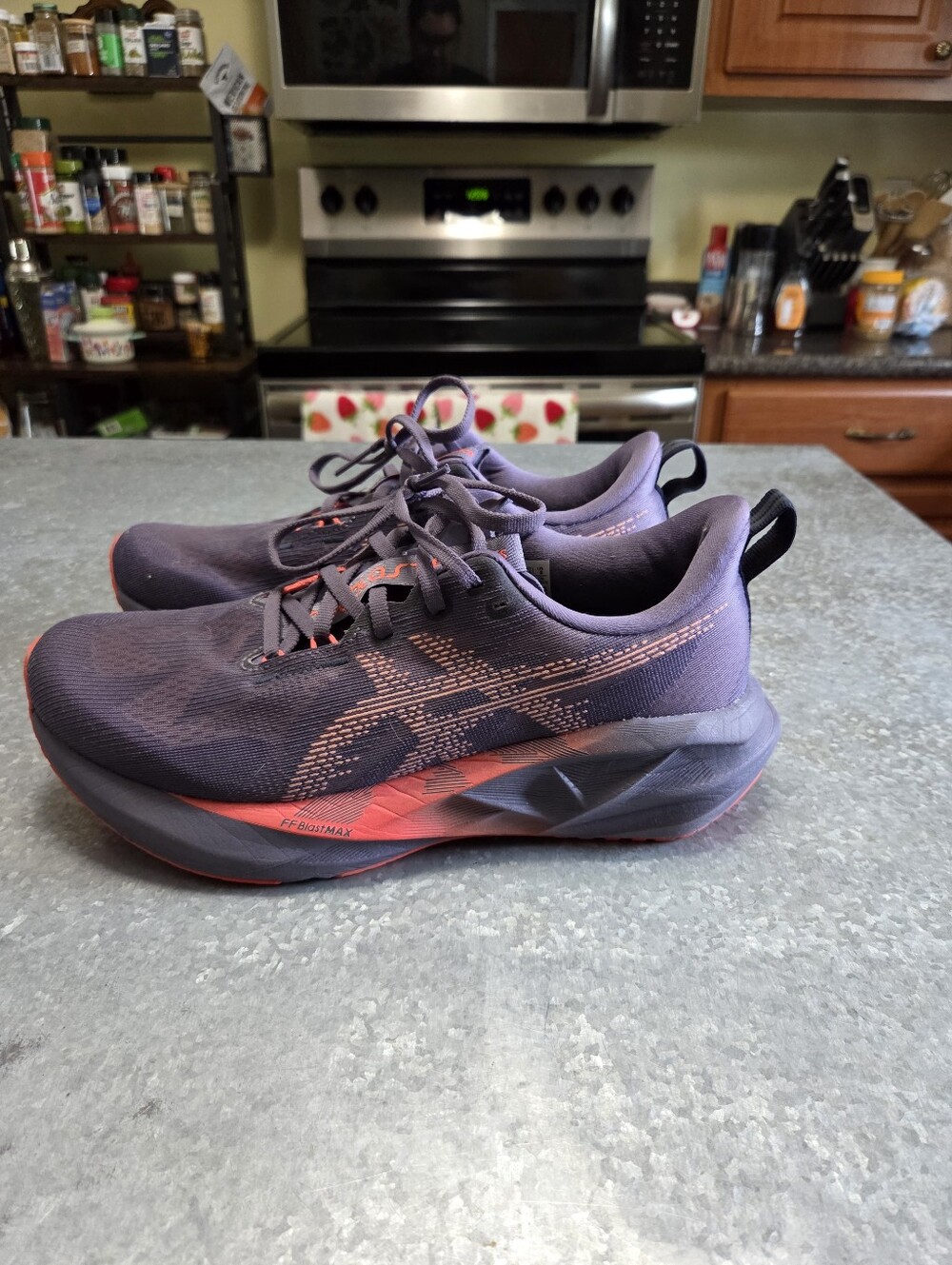 Asics Novablast 5 In Grey/Purple/Coral Reef Womens Size 9.5/ Mens Size 8 - Picture 3 of 10